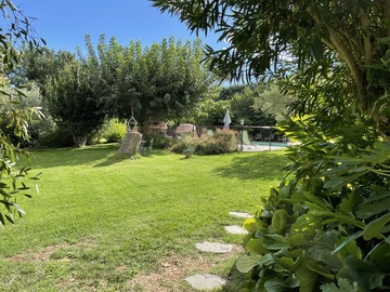 Réservez votre séjour printanier 2025 au Gîte des Maladières, près de Nîmes